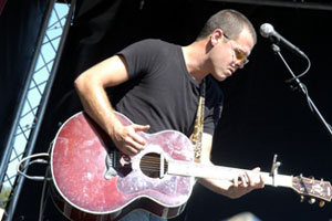 http://www.movinmusic.co.uk/derrin_nauendorf/images/derrin_front.jpg